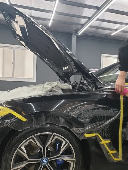 [하루 1대 한정] BMW i4 신차패키지 - 썬팅 버텍스900, 전체 PPF 스텍, 시트가죽코팅