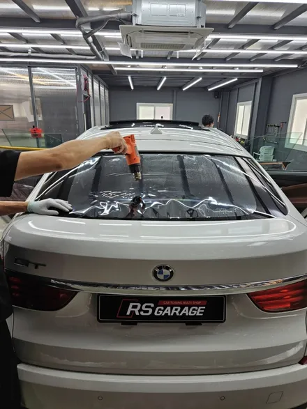 BMW 5GT 썬팅재시공 농도추천. 솔라가드 퀀텀 새턴 가격비교