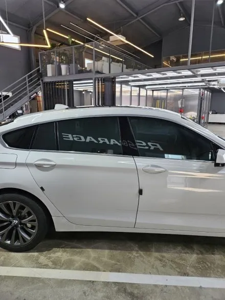 BMW 5GT 썬팅재시공 농도추천. 솔라가드 퀀텀 새턴 가격비교
