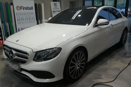 벤츠E220d 화성루프스킨 시공은 랩핑전문샵 텐토르 평택에서!! / 평택시 칠괴동