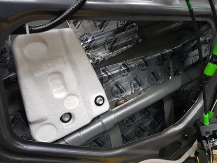도요타 라브4 신차패키지.쓰리원샷 투명언더코팅.레인보우틴팅및 레인보우 순정형스피커 작업등.. / 부산 강서, 김해, 창원