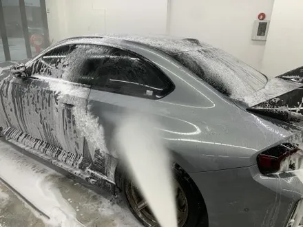 BMW M2 반무광(사틴) 실버 크롬 전체 랩핑 시공 (고양시 덕양구 삼송 원흥 일산) / 고양시 덕양구 삼송동