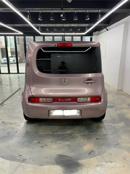 닛산 큐브 니파 아이스베리 파우더 핑크 전체 랩핑 + 3M 2080 유광 블랙 루프 랩핑 시공 (고양시 덕양구 삼송 원흥 일산) / 고양시 덕양구 삼송동