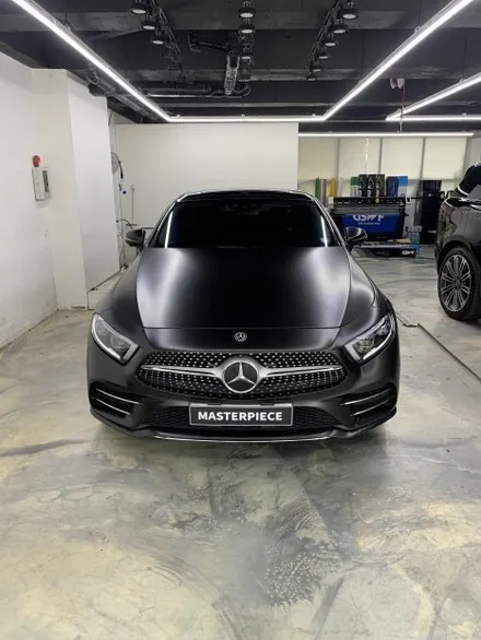 벤츠 CLS 400d 에이버리 반무광(사틴) 블랙 전체 랩핑 시공 (고양시 덕양구 삼송 원흥 일산) / 고양시 덕양구 삼송동