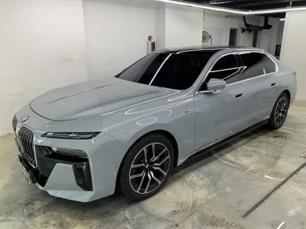 BMW 7시리즈 740i 오벨 산토리니 블랙 듀오톤 투톤 랩핑 시공 (고양시 덕양구 삼송 원흥 일산) / 고양시 덕양구 삼송동