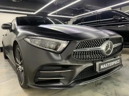 벤츠 CLS 400d 에이버리 반무광(사틴) 블랙 전체 랩핑 시공 (고양시 덕양구 삼송 원흥 일산) / 고양시 덕양구 삼송동