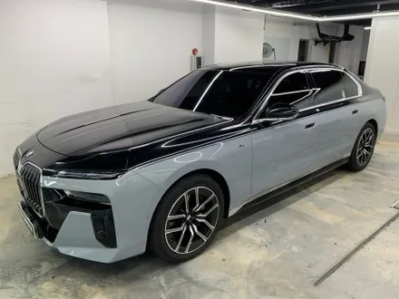 BMW 7시리즈 740i 오벨 산토리니 블랙 듀오톤 투톤 랩핑 시공 (고양시 덕양구 삼송 원흥 일산) / 고양시 덕양구 삼송동