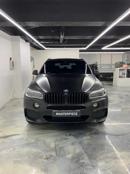[MASTERPIECE] BMW X5 에이버리 사틴 (반무광) 블랙 전체 랩핑 +  레드 나파 가죽 시트 교체 시공 (고양시 덕양구 삼송 원흥 일산) / 고양,일산,김포,파주