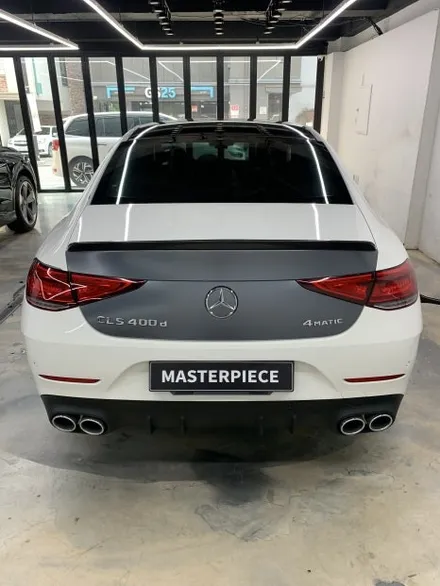 벤츠 CLS 400d 에이버리 반무광(사틴) 블랙 전체 랩핑 시공 (고양시 덕양구 삼송 원흥 일산) / 고양시 덕양구 삼송동