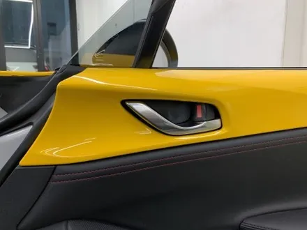 마쯔다 MX-5 고광택 썬플라워 옐로우 전체 랩핑 + 실내 랩핑 시공 (고양시 덕양구 삼송 원흥 일산) / 고양시 덕양구 삼송동