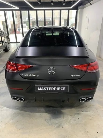 벤츠 CLS 400d 에이버리 반무광(사틴) 블랙 전체 랩핑 시공 (고양시 덕양구 삼송 원흥 일산) / 고양시 덕양구 삼송동
