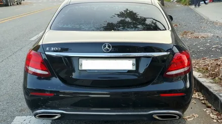 벤츠E300 W213 후면유리썬팅과 아이나비블랙박스장착