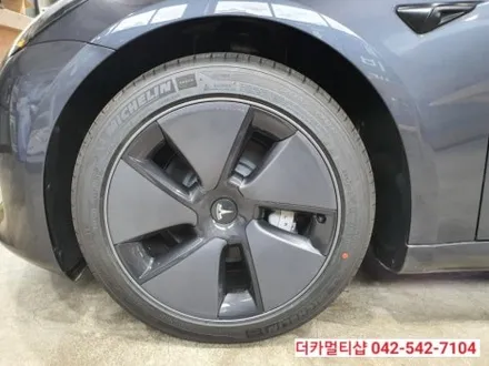 모델3리리프레쉬 미드나잇실버에 어울리는 세인트아모 아쿠아82 썬팅필름