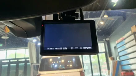 대전썬팅 BMW520D F10 세인트아모 스퍼터 반사썬팅으로 재시공하고 블랙박스 교체