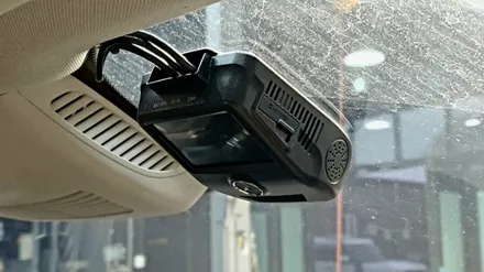 벤츠E300 W213 후면유리썬팅과 아이나비블랙박스장착
