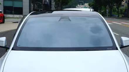 대전 뉴모델Y 주니퍼 펄화이트에 어울리는 블락포디 스카이블루 썬팅과 아이나비Z9900 블랙박스!!
