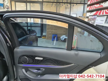 벤츠E-class E220d W213 대전썬팅재시공전문 더카멀티샵에서 글라스틴트 레이니블루 반사썬팅