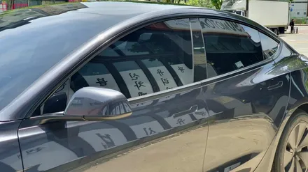 테슬라 하이랜드 스텔스그레이 썬팅은 솔라가드프리미엄 제니스IR과 티타늄 추천드립니다.