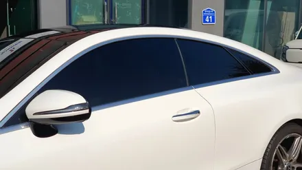 벤츠E220d쿠페(W213) 시인성 좋은 옵티멈CXT로 썬팅재시공