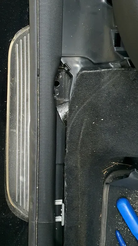 벤츠E300 W213 후면유리썬팅과 아이나비블랙박스장착