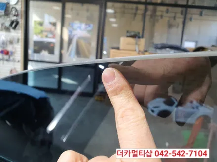 벤츠E-class E220d W213 대전썬팅재시공전문 더카멀티샵에서 글라스틴트 레이니블루 반사썬팅