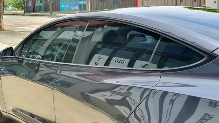 테슬라 하이랜드 스텔스그레이 썬팅은 솔라가드프리미엄 제니스IR과 티타늄 추천드립니다.