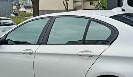 대전썬팅 BMW520D F10 세인트아모 스퍼터 반사썬팅으로 재시공하고 블랙박스 교체