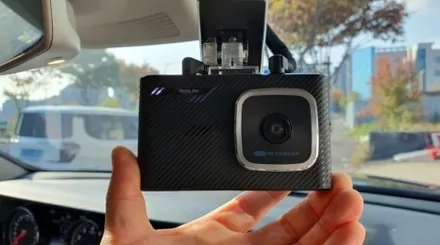 벤츠E300 W213 후면유리썬팅과 아이나비블랙박스장착