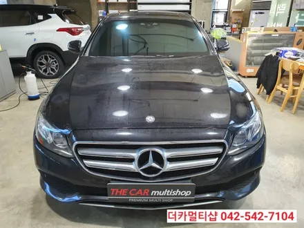 벤츠E-class E220d W213 대전썬팅재시공전문 더카멀티샵에서 글라스틴트 레이니블루 반사썬팅