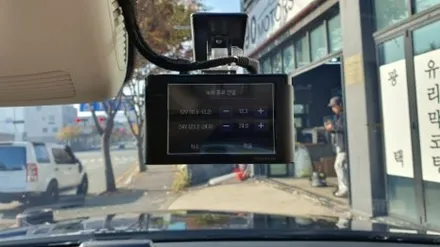 벤츠E300 W213 후면유리썬팅과 아이나비블랙박스장착