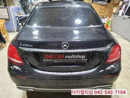 벤츠E-class E220d W213 대전썬팅재시공전문 더카멀티샵에서 글라스틴트 레이니블루 반사썬팅