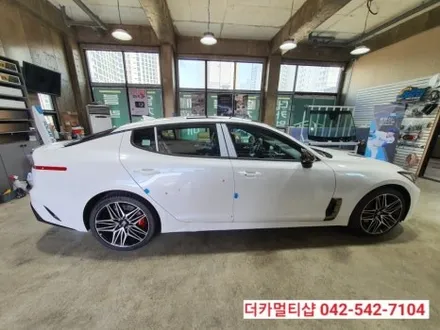 대전 글라스틴트 레이니블루전문 더카멀티샵에서 스팅어 신차검수 및 썬팅,블랙박스 장착