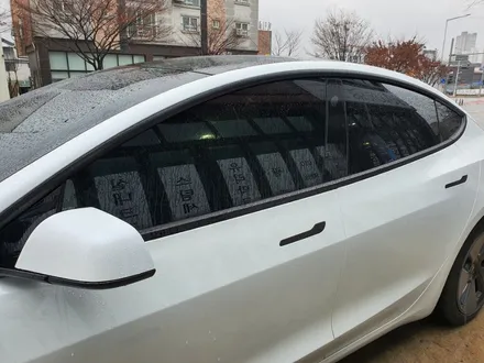 테슬라 모델3에 세인트아모 최고급필름인 써밋시공 가능한 대전90모터스 마스터시공점