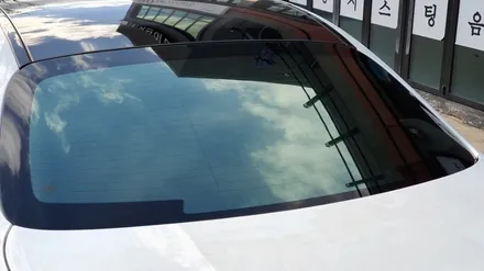벤츠E300 W213 틴팅재시공은 글라스틴트 선셋 반사필름으로 완성 with 벤츠W213 세로그릴 교체