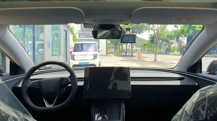 테슬라 하이랜드 스텔스그레이 썬팅은 솔라가드프리미엄 제니스IR과 티타늄 추천드립니다.