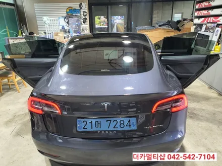 모델3리리프레쉬 미드나잇실버에 어울리는 세인트아모 아쿠아82 썬팅필름