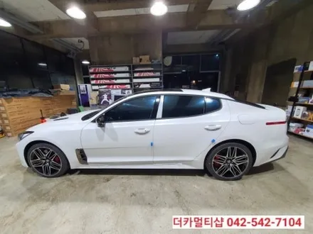 대전 글라스틴트 레이니블루전문 더카멀티샵에서 스팅어 신차검수 및 썬팅,블랙박스 장착