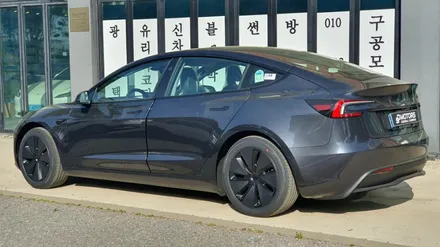 테슬라 하이랜드 스텔스그레이 썬팅은 솔라가드프리미엄 제니스IR과 티타늄 추천드립니다.