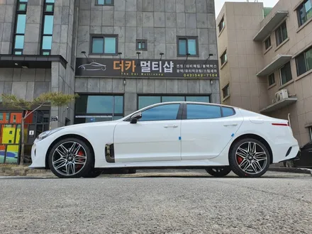 대전 글라스틴트 레이니블루전문 더카멀티샵에서 스팅어 신차검수 및 썬팅,블랙박스 장착