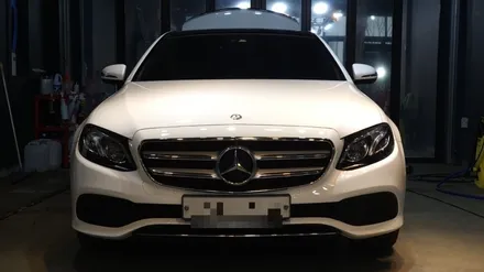 벤츠E300 W213 틴팅재시공은 글라스틴트 선셋 반사필름으로 완성 with 벤츠W213 세로그릴 교체