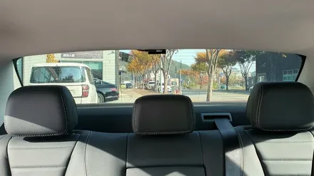 벤츠E300 W213 후면유리썬팅과 아이나비블랙박스장착