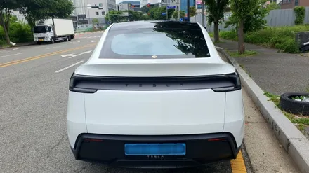 대전 뉴모델Y 주니퍼 펄화이트에 어울리는 블락포디 스카이블루 썬팅과 아이나비Z9900 블랙박스!!
