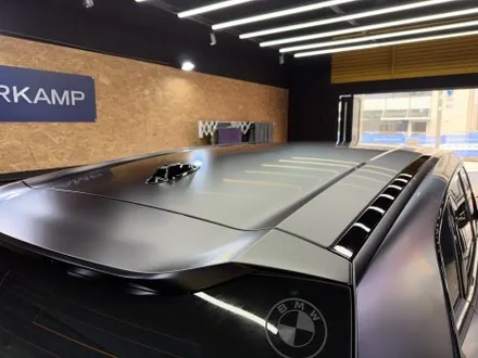 영등포 PPF, 무광과 유광의 조합으로 역동적인 포스를 자아내게 된 BMW XM. / 영등포구 당산동