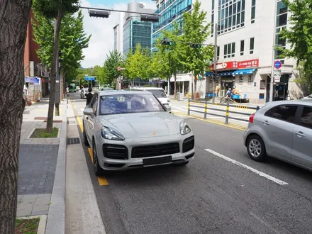 포르쉐 카이엔 플래티넘 에디션! 강남 신차패키지 에디션!! / 강남 송파 서초