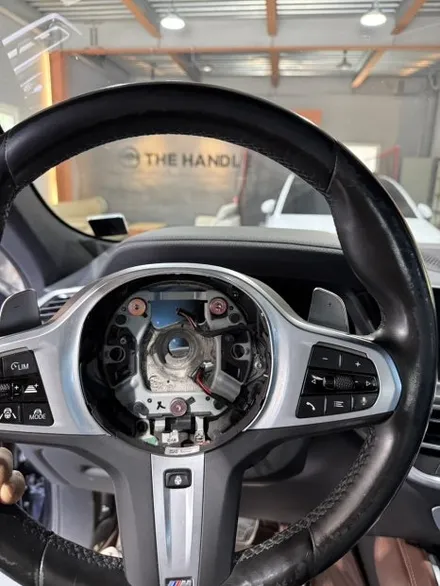 [더핸들] BMW X6 (G06) xDrive30d M 스포츠 핸들 가죽교체 복원작업! 손상된 핸들이 새핸들로 변신 / 남양주 별내면