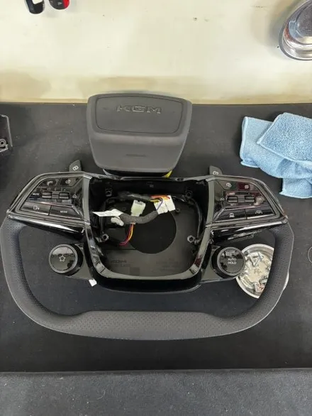 무쏘 EV 블랙엣지 AWD 핸들 컬러 변경 가죽 교체 작업 │ 블랙 핸들에서 레드 핸들로 완벽 변신 / 남양주 별내면