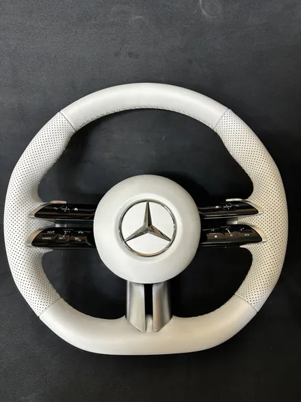 [더핸들]벤츠 GLC300 4MATIC AMG Line 핸들 가죽 컬러 변경 & 가죽교체 작업 (화이트 핸들) / 남양주 별내면