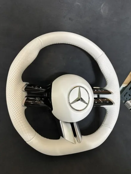 [더핸들]벤츠 GLC300 4MATIC AMG Line 핸들 가죽 컬러 변경 & 가죽교체 작업 (화이트 핸들) / 남양주 별내면