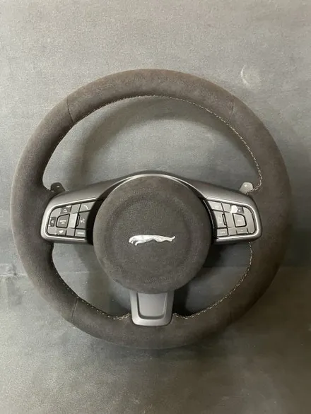 더핸들 재규어 F-PACE 핸들가죽교체 블랙 알칸타라 + 브라운 스티치로 완성한 스포티 감성 리폼 / 남양주 별내면