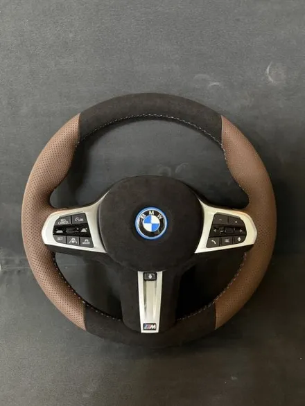 [더핸들]BMW i4 핸들컬러변경 가죽교체 작업 (브라운가죽 + 블랙 알칸타라 + 삼색스티치) / 남양주 별내면